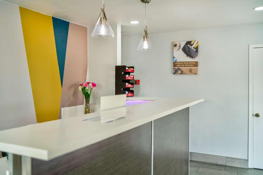 Studio 6 Suites - Albany, OR photo 1