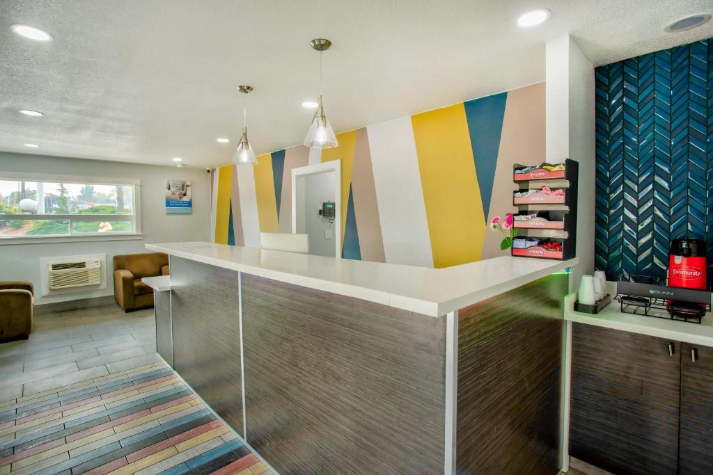 Studio 6 Suites - Albany, OR photo 3