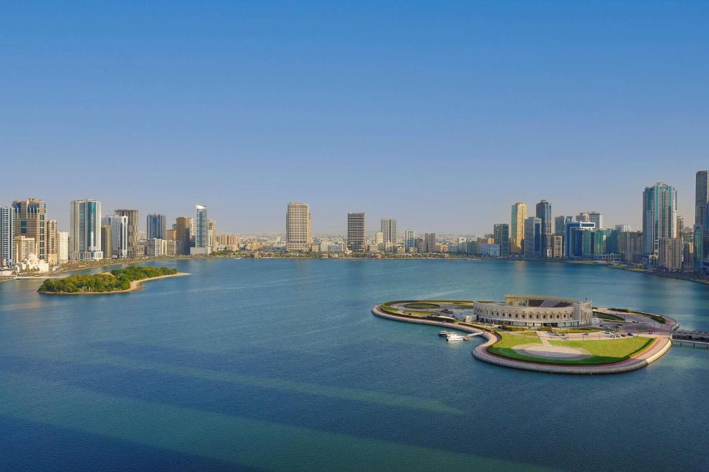 DoubleTree by Hilton Sharjah Waterfront Hotel And Residences photo 4