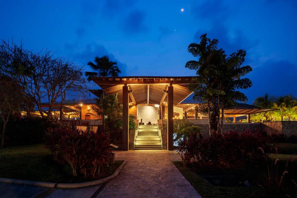Indura Beach & Golf Resort Curio Collection By Hilton photo 1