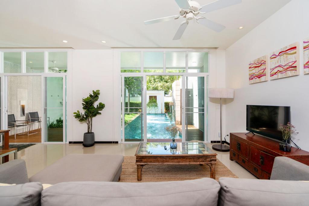 Tropical Garden Villa - Oxygen Bangtao Beach photo 3