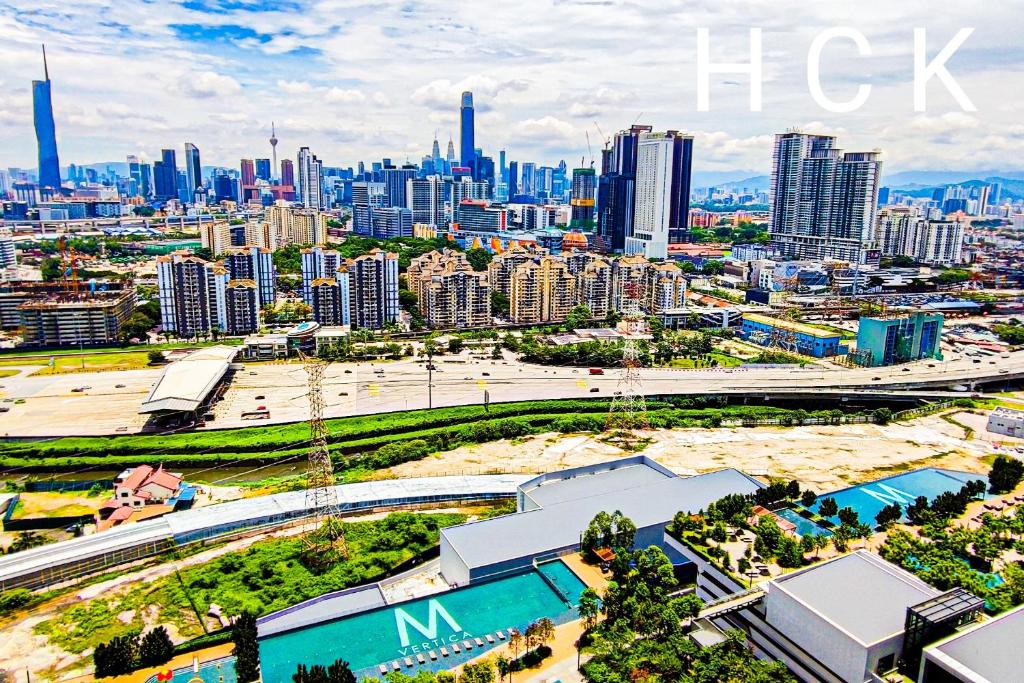 Gigantic KL View at M-Vertica Residence by HCK photo 1
