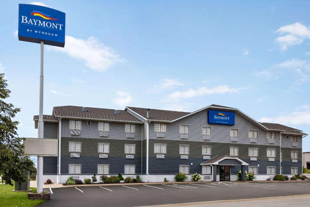 Baymont by Wyndham Cedar Rapids photo 2