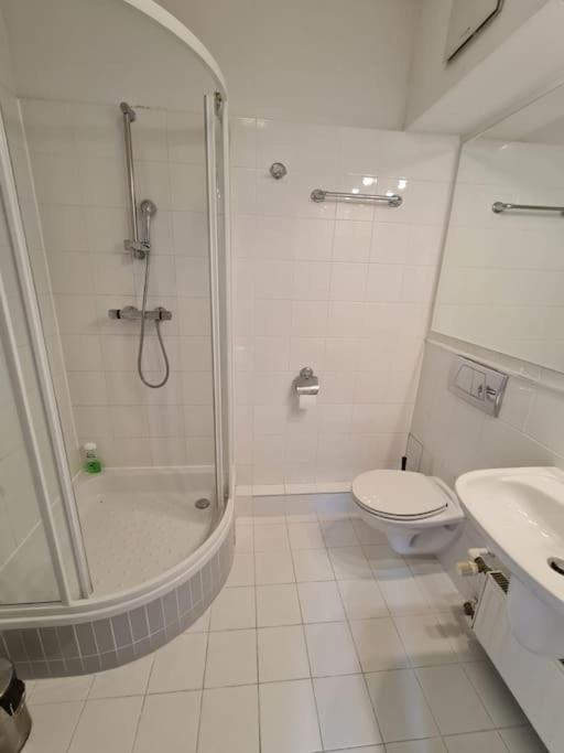 Fantastic Waw - Z6 Room - 403B - Tap to explore photos