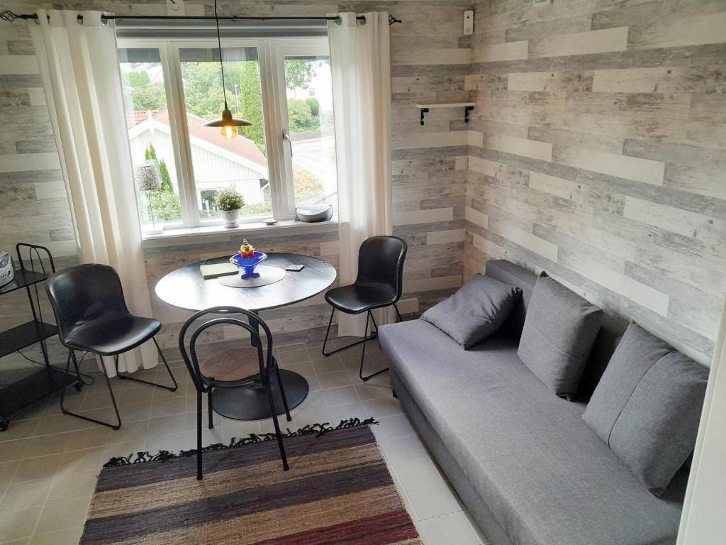 Nice holiday home in cozy Billdal photo 2