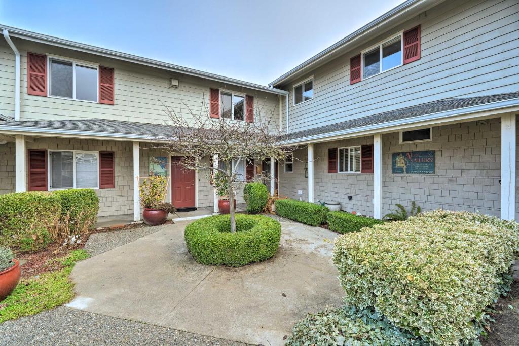 Anacortes Condo - Walk to Town, Marina, and Bay!