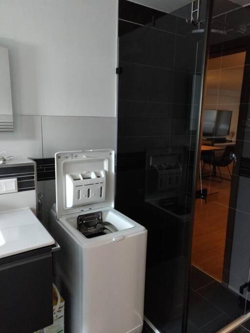 Lovely 1-bedroom rental unit photo 3