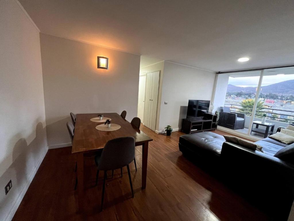 Cozy Apartment Near Airport, Secure, and Versatile photo 2