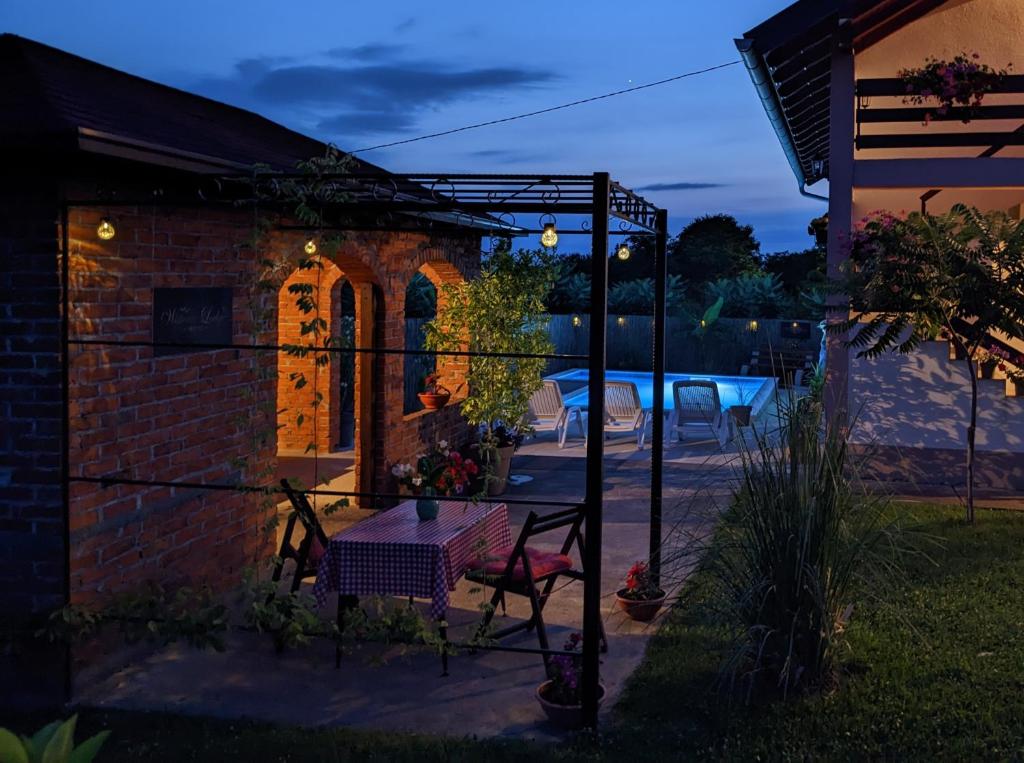 Wisteria Lodge photo 1