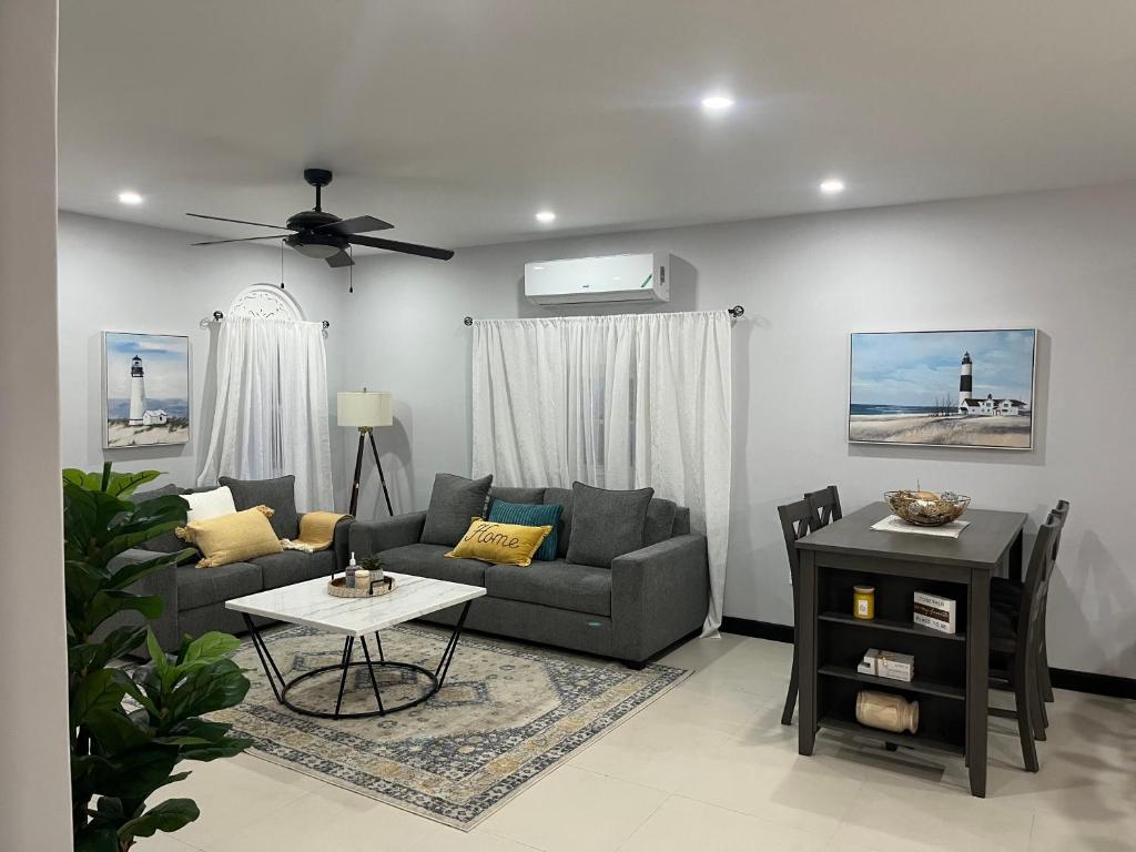 Beachfront Luxe Apt photo 1