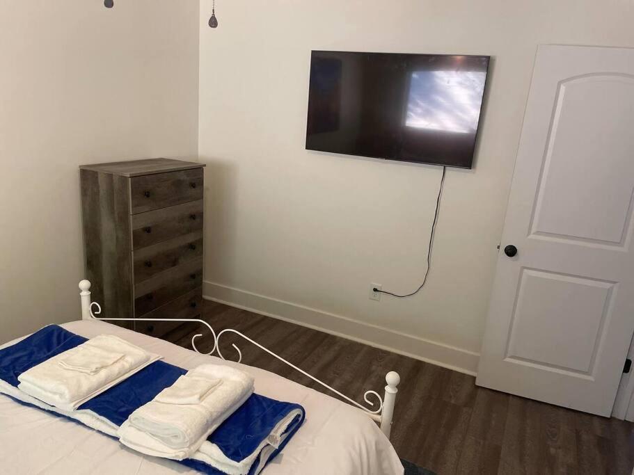 Charming 2Br, Fully Equipped kitchen, Smart TV photo 3