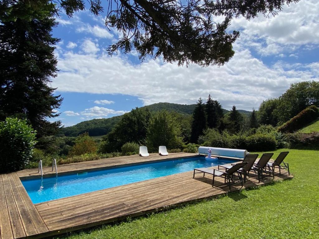 Maison dans les bois avec piscine photo 1