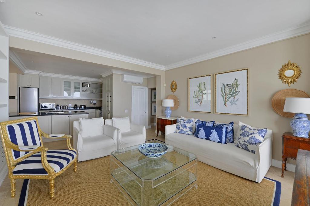 Bingley Place - Camps Bay Luxury Villa - Tap to explore photos