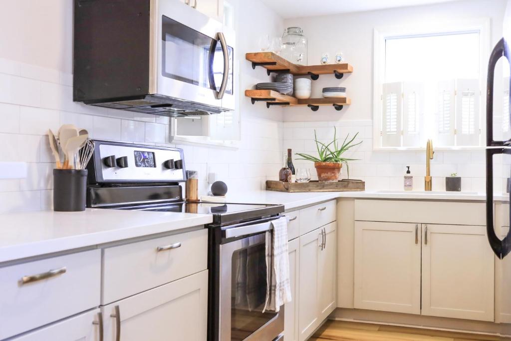 Sleeps 10! Minutes to Parris Island & Downtown photo 1
