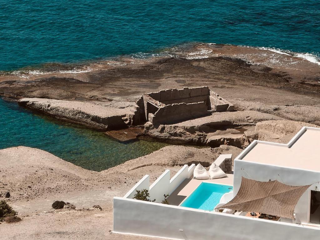 Infinity SeaFront Villa photo 3