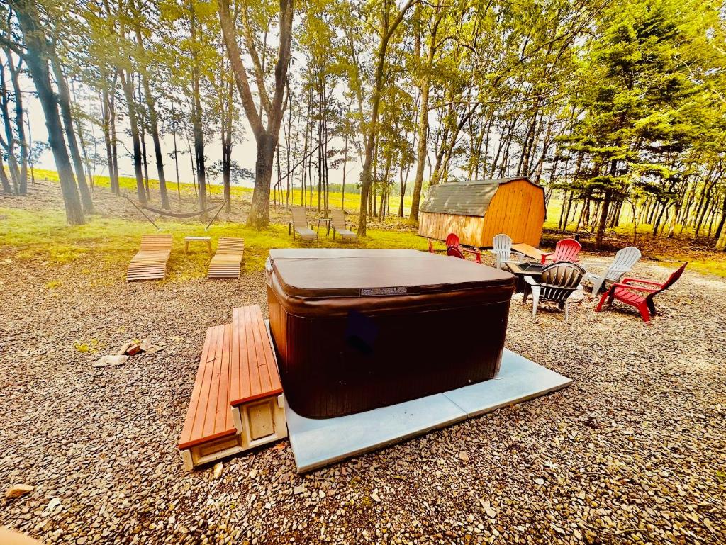 Sauna, Games,Grill, View,Lake,Pool,TVs image