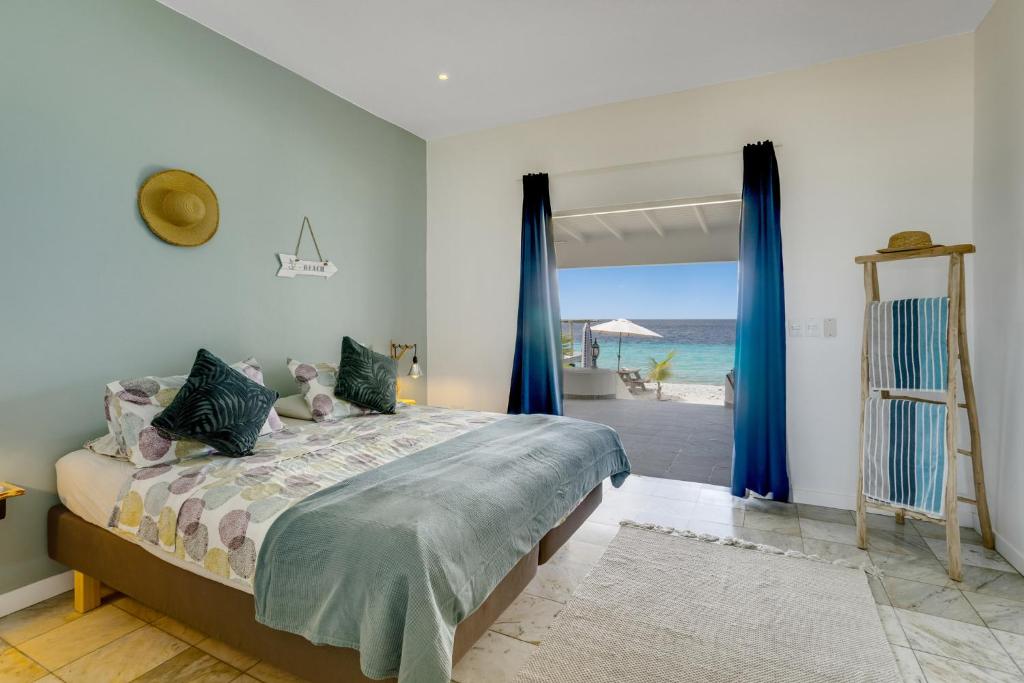 Oceanfront - Villa Port of Call - photo 1