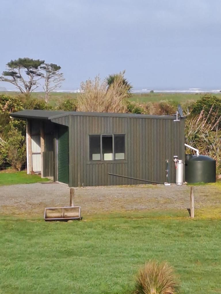 Kiwi Cabin and Homestay at Koru with hot tub photo 3