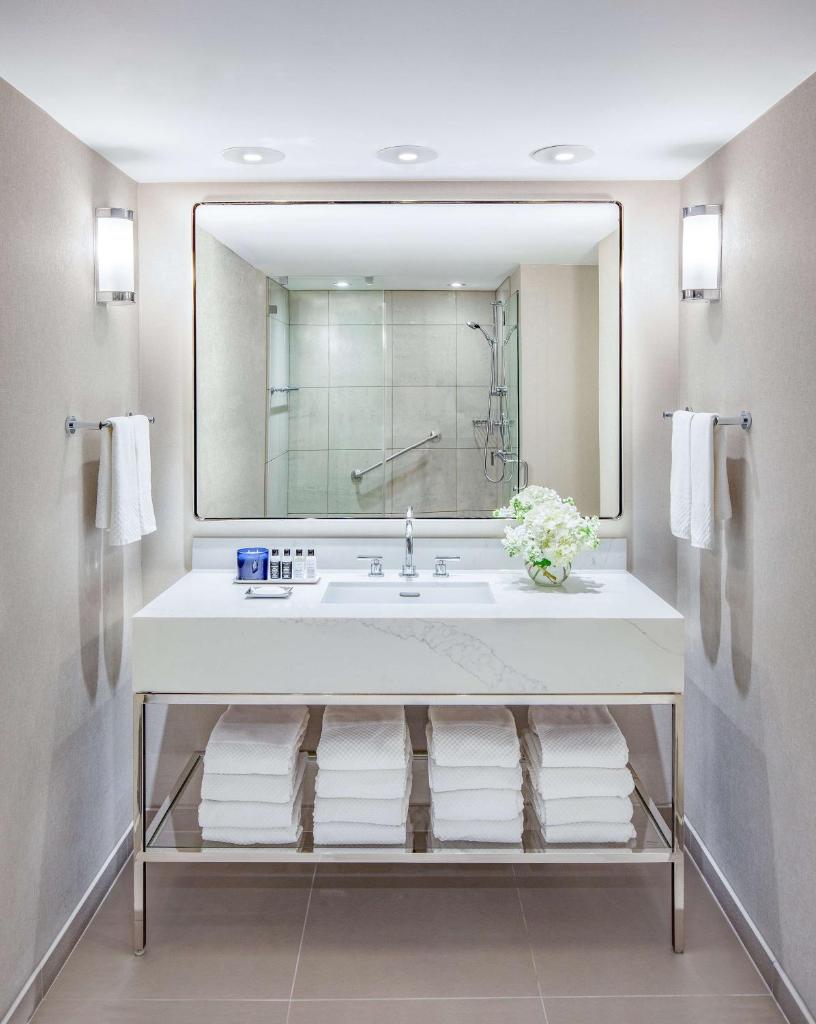 The Marquette Hotel, Curio Collection by Hilton Room Type - PREMIUM KING SUITE