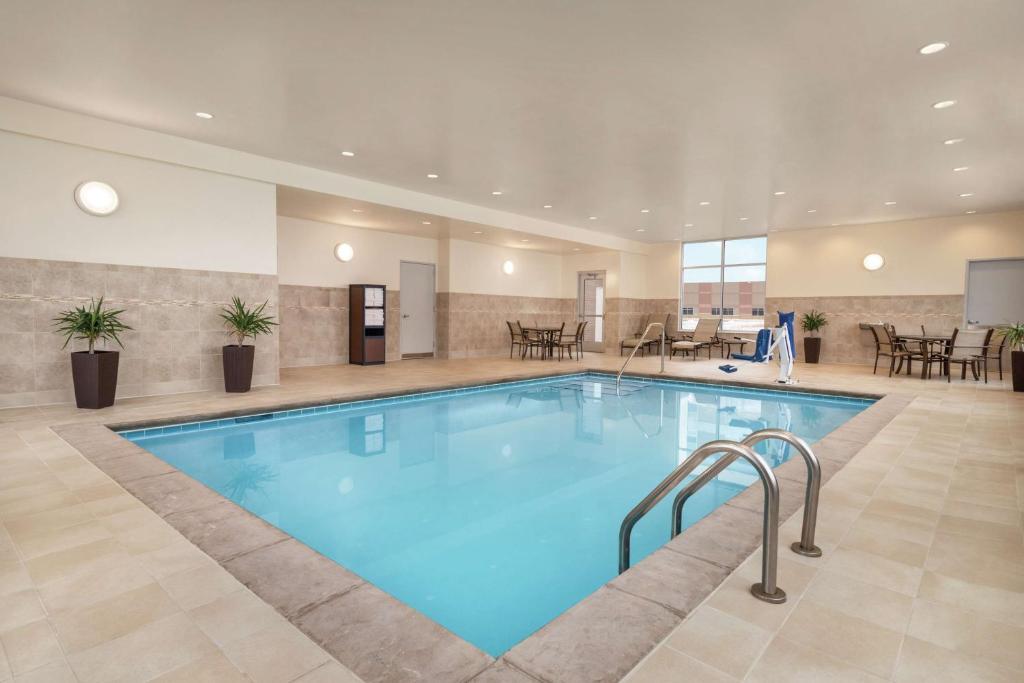 Hampton Inn Brooklyn Park photo 3