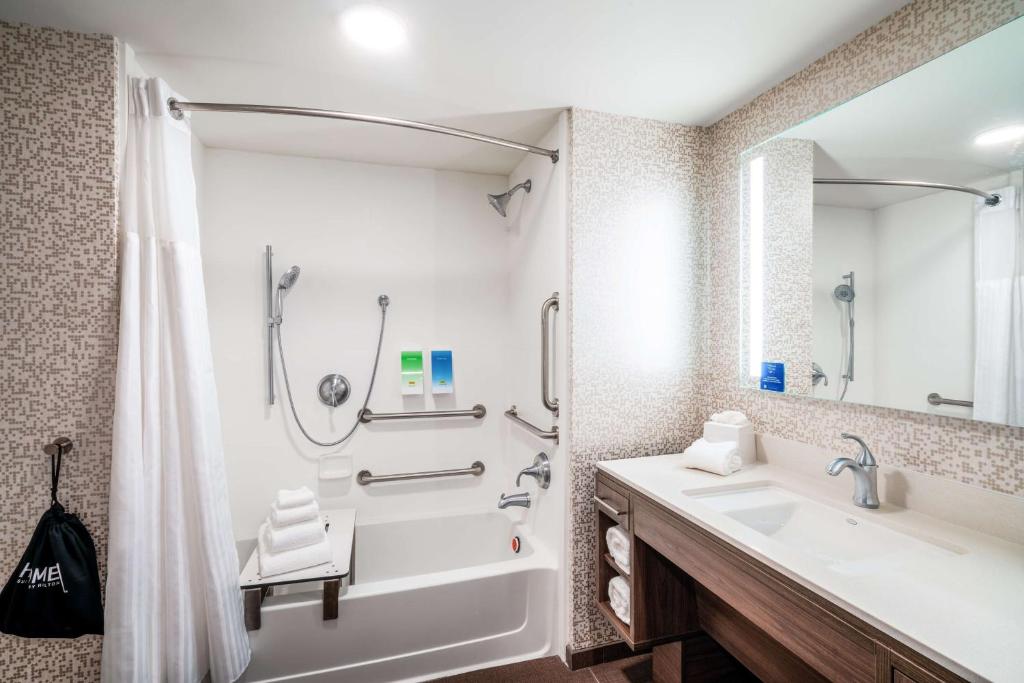 Home2 Suites by Hilton Brunswick, GA - Tap to explore photos