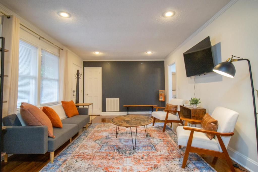 Industrial Chic Getaway Simpsonville - Family Home photo 1