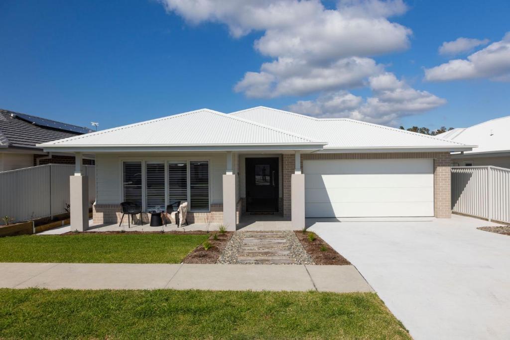 Spoondrift - Pet Friendly - 5 Mins Walk to Beach photo 1