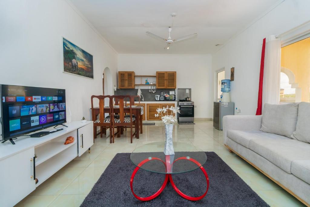 Chameleon house diani photo 1