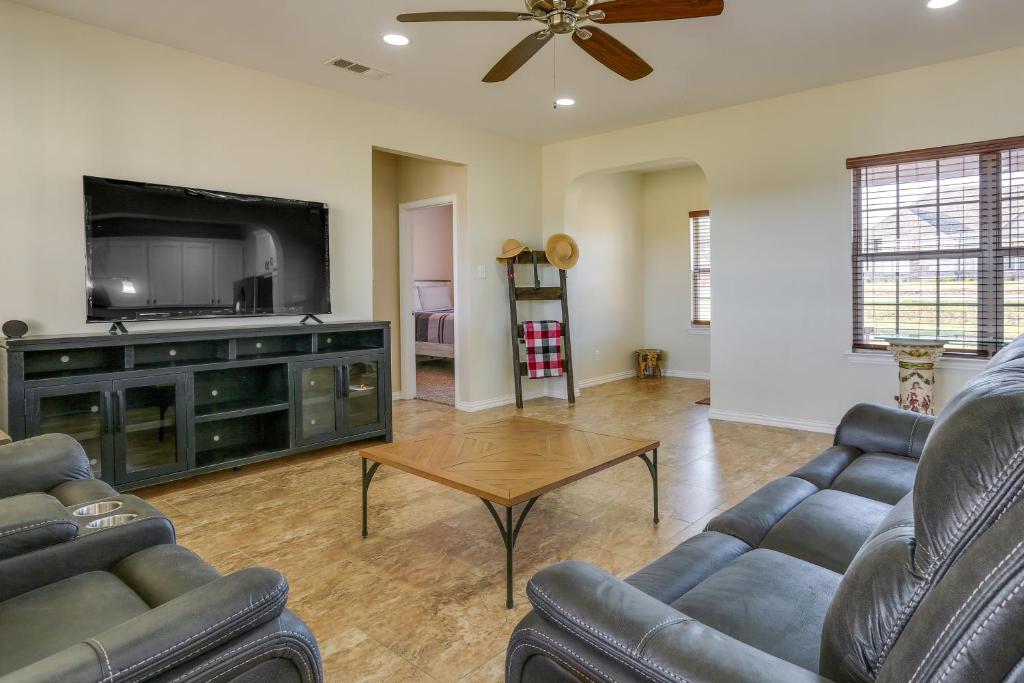 McKinney Home with Backyard, 10 Mi to Dtwn! photo 2