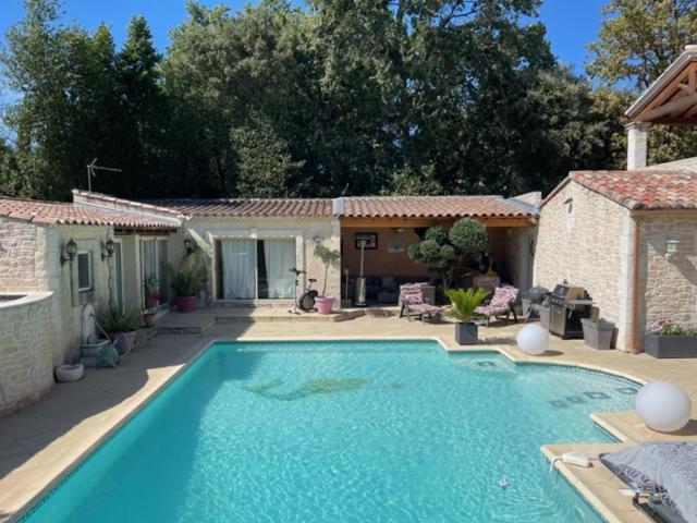 appartement avec piscine photo 1