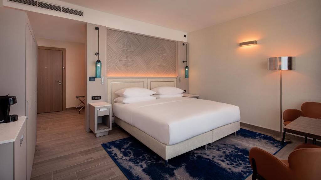 Hilton Rijeka Costabella Beach Resort & Spa Room Type - King Guest Room with Sea View - Accessible