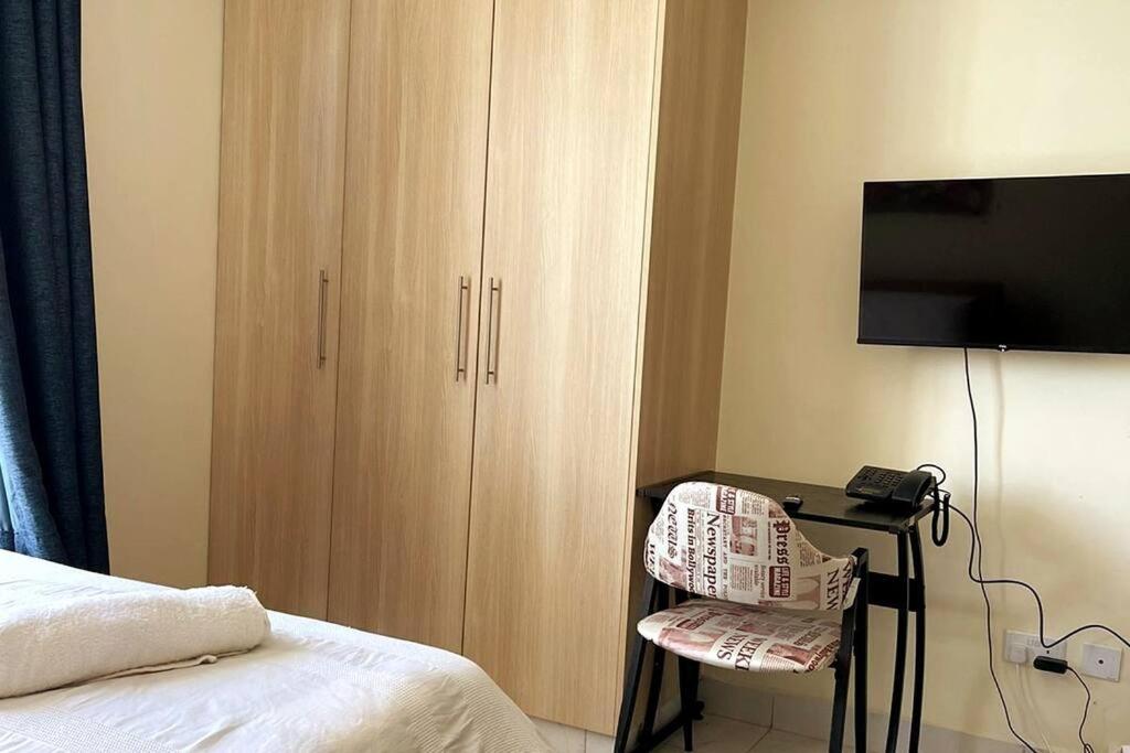 Cozy Studio 5 mins from 2 Rivers Mall photo 2