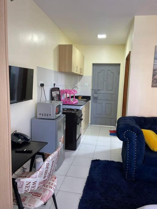 Cozy Studio 5 mins from 2 Rivers Mall photo 3