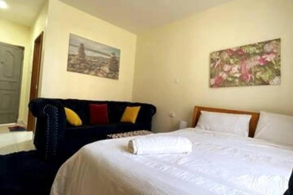 Cozy Studio 5 mins from 2 Rivers Mall photo 4
