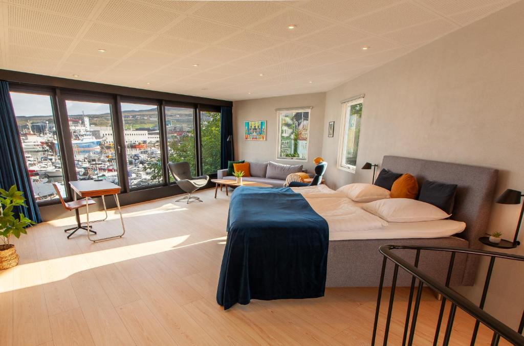 Stunning Marina View - Brand New - City Center photo 3