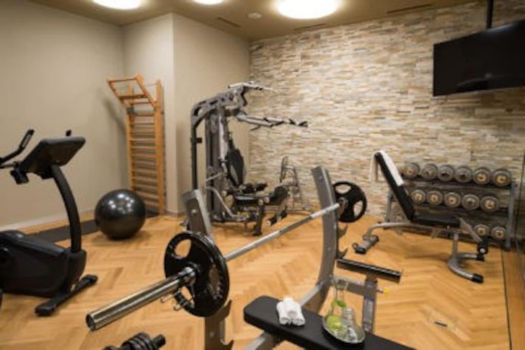 Cosy, stylish new 2-bedroom flat with spa and gym photo 2
