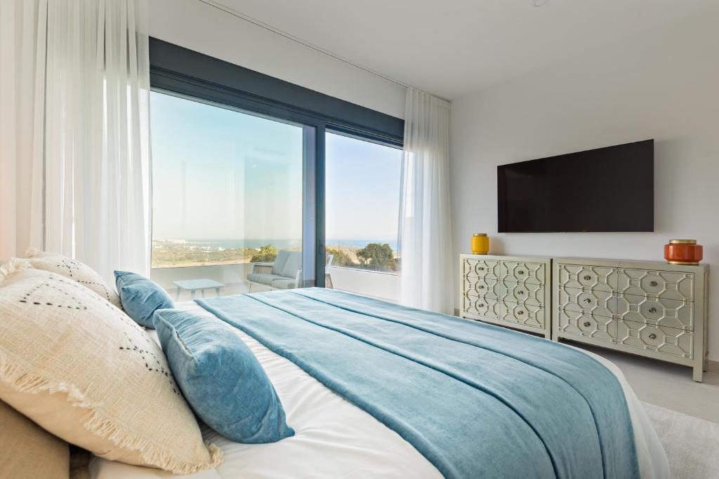 Luxury SeaView 3 bedroom apartment - along Golf course of Finca Cortesin photo 3
