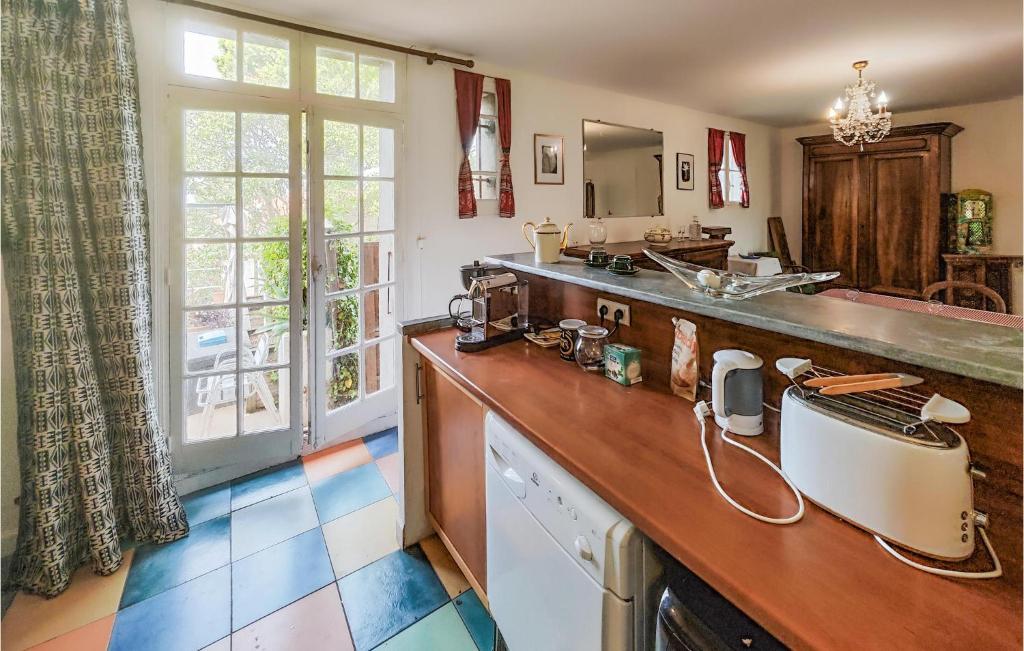 Awesome Apartment In Puissalicon With Wifi And 1 Bedrooms photo 1