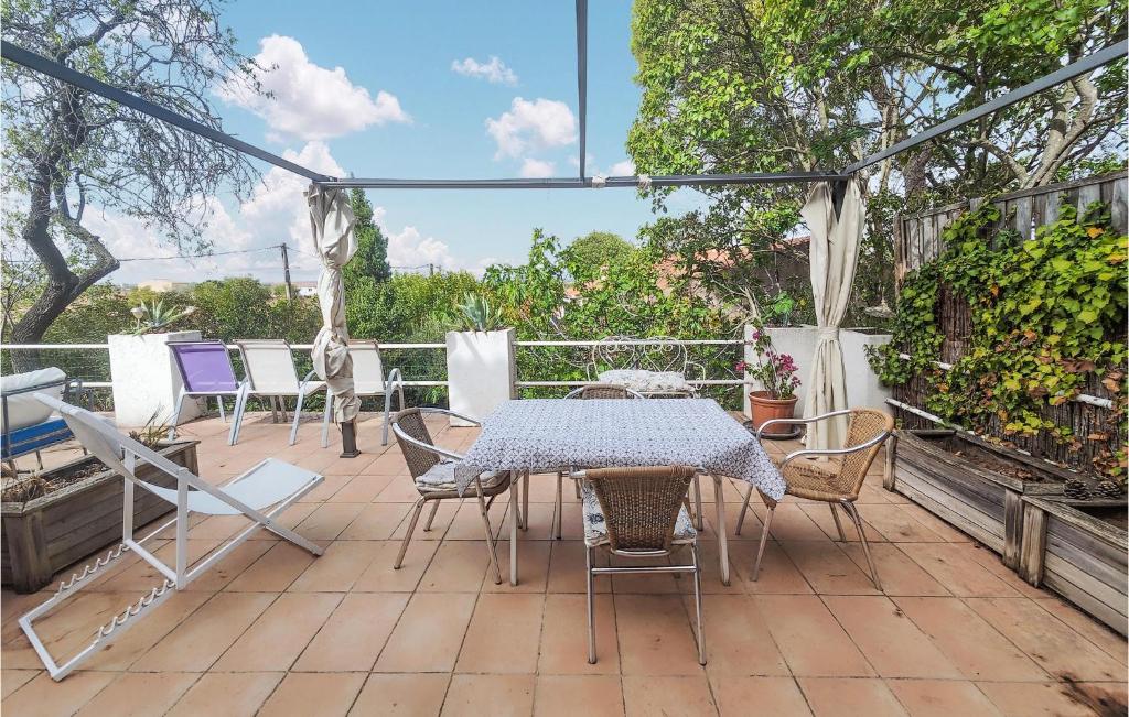 Awesome Apartment In Puissalicon With Wifi And 1 Bedrooms photo 3