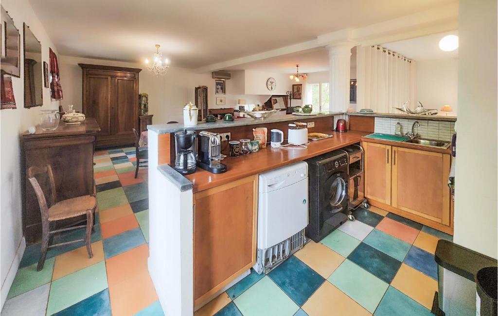 Awesome Apartment In Puissalicon With Wifi And 1 Bedrooms photo 4
