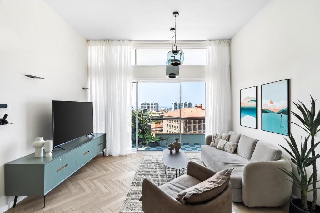 Sunsets Paradise 2BR with Private Parking photo 1