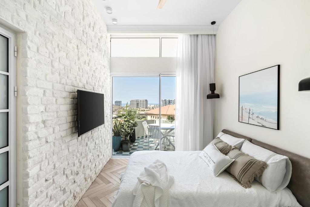 Sunsets Paradise 2BR with Private Parking photo 3