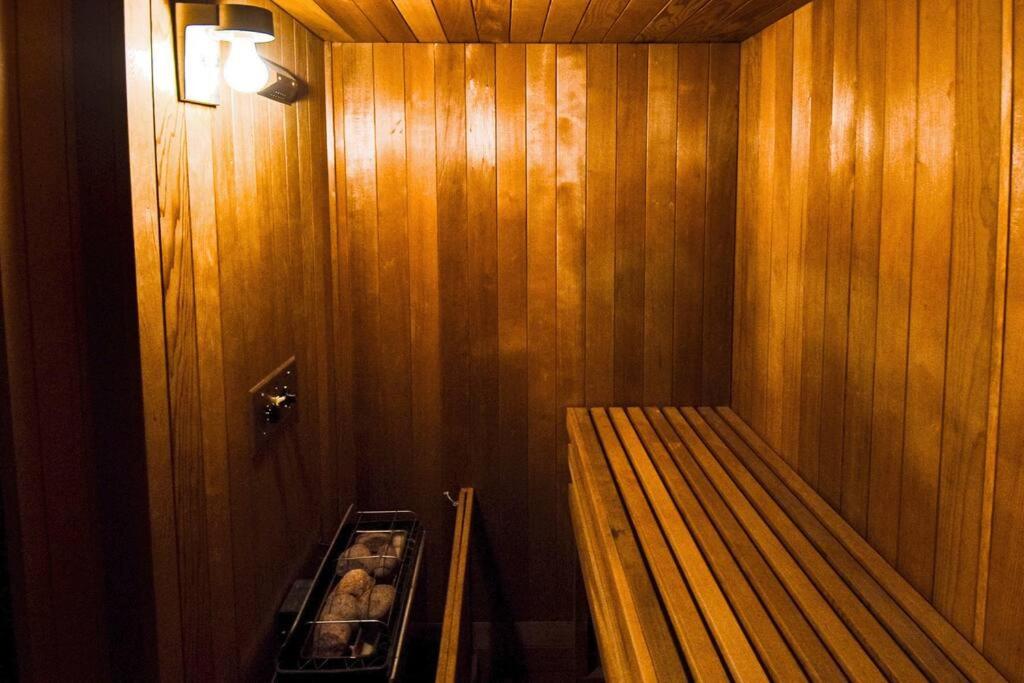 Free Resort Passes - Hot Tub - Sauna - Views - Fast Wi-Fi - Pet Friendly photo 3