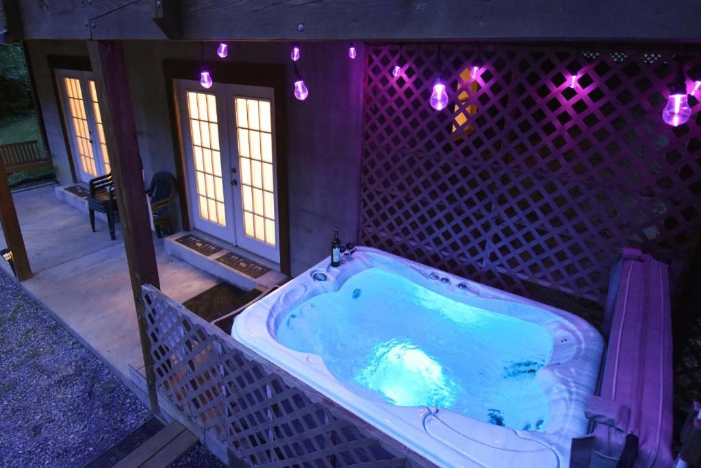 Hot Tub - Fire Pit - Pool Table - Pet Friendly - Good Times photo 1