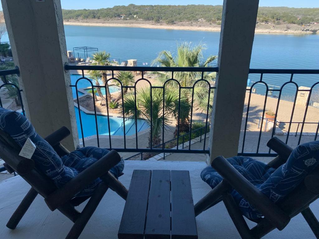 Lake Travis Stunning Waterfront, Sunset & Pool Views, Pet Friendly, Boat Ramp, Lago Vista, Texas photo 4