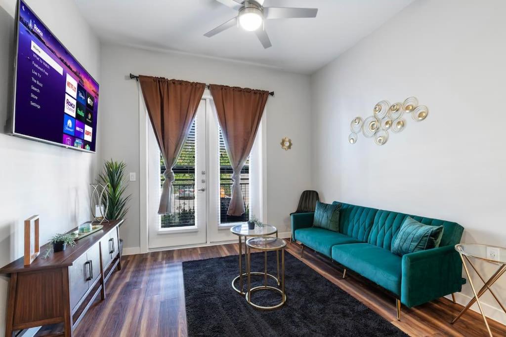 Modern Condo Mins to AT&T Stadium/DFW AP-King Bed