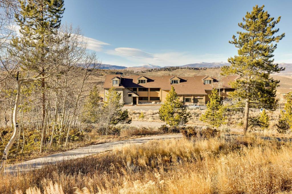Ski-In Ski-Out Granby Ranch Condo with Amenities!