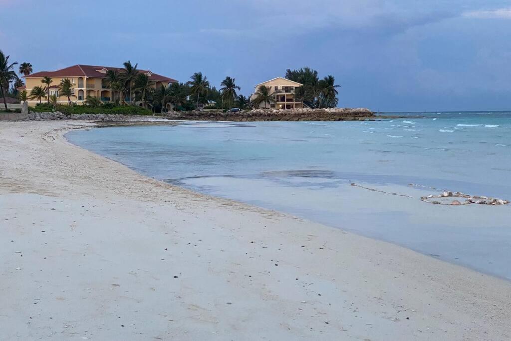 Paradise Retreat, A Tropical Oceanfront Villa photo 1