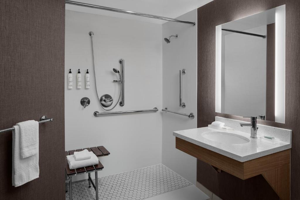 SpringHill Suites by Marriott Grand Rapids Airport Southeast photo 2