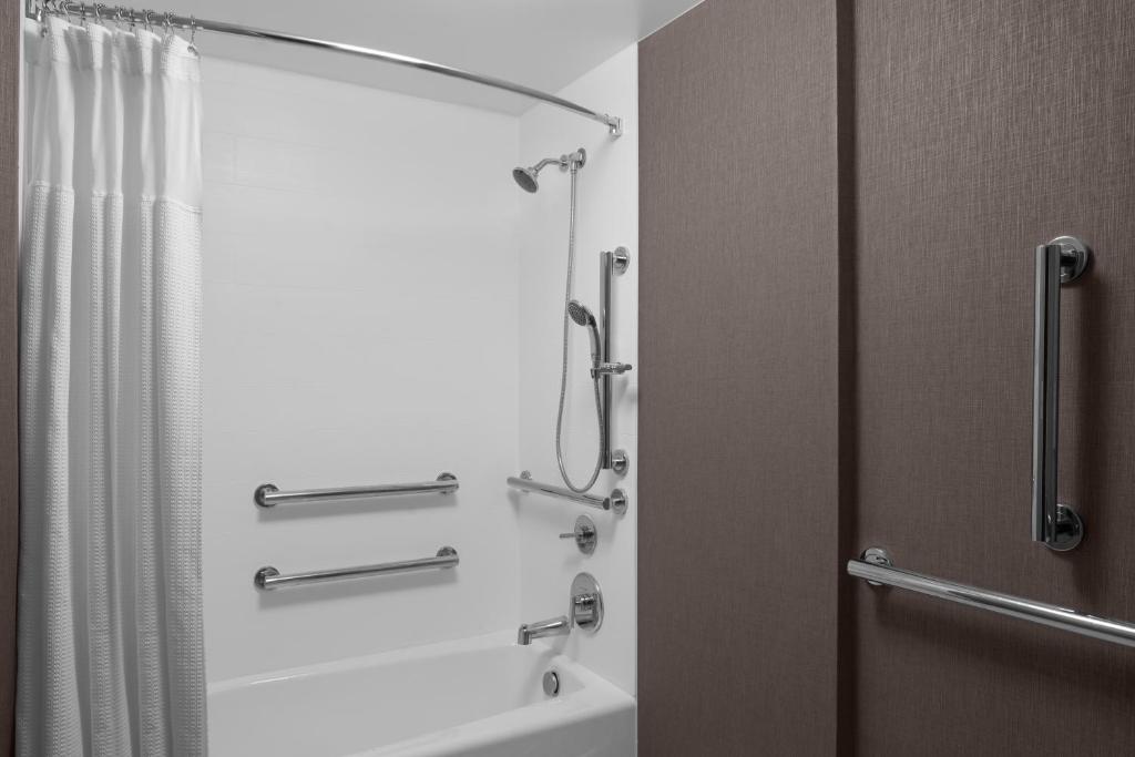 SpringHill Suites by Marriott Grand Rapids Airport Southeast photo 4